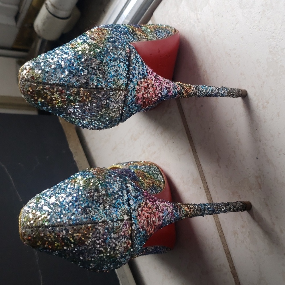 Christian louboutin glitter heels ...size 37 1/2.... Excellent condition! - Picture 8 of 9